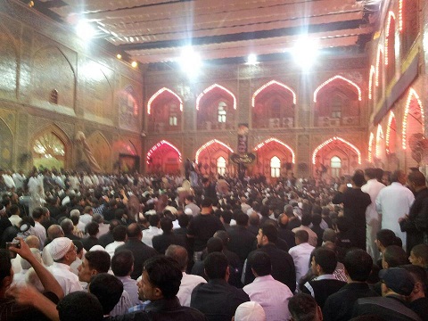 الكربلائيون يشاركون باحياء ذكرى استشهاد الامام علي بن ابي طالب بالنجف و35 الف عنصر امني ينتشرون بالمحافظة