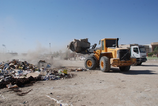 بالصور: بلدية كربلاء تنفذ حملة واسعة لتنظيف شارع فاطمة الزهراء (ع)