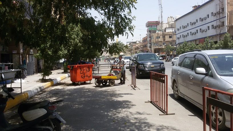 بالصور:انتشار ظاهرة احتلال الشوارع وحجزها بالسلاسل والقطع الحديدية وسط كربلاء