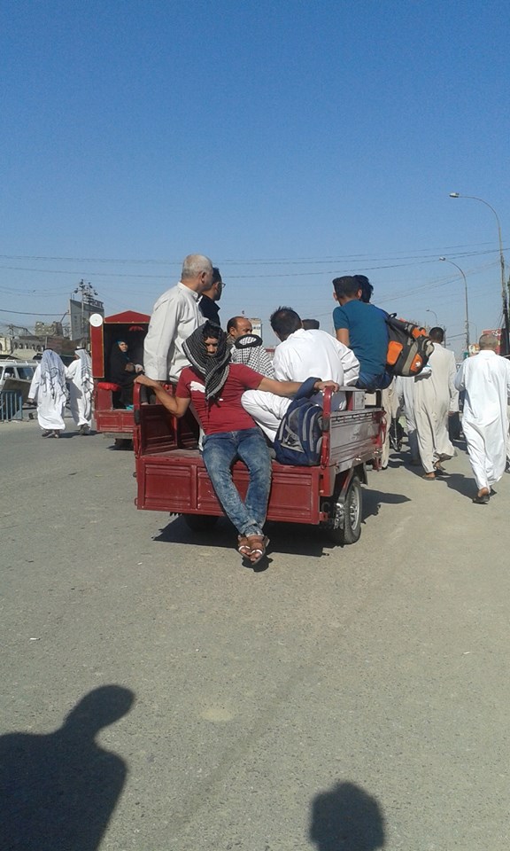 عدم تنظيم السير والقطع العشوائي للطرق عند مداخل كربلاء يربك حركة المشاة والسيارات (مصور)