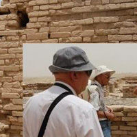 سياح روس يزورون آثار كربلاء