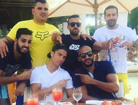 رونالدو يكتب بالعربي