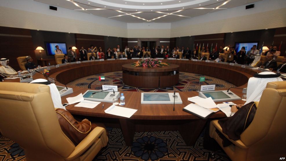 النفط يرتفع لأعلى مستوى لم يبلغه منذ عام