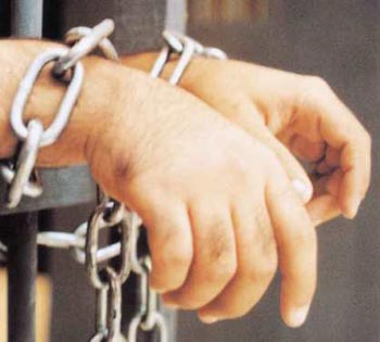 النزاهة تلقي القبض على متلبسين بتقديم 2.5 مليون دولار كرشوة لموظف حكومي بالنجف