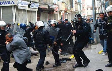 اشتباكات بين الشرطة التركية والأكراد في جنوب شرق البلاد