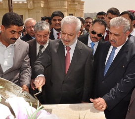 الأديب يضع حجر الأساس لمستشفى جامعة الموصل بسعة 600 سرير ويفتتح أبنية جامعية ومشاريع عمرانية