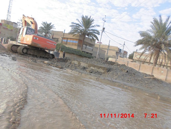 بالصور:عجز حكومي في كربلاء لاصلاح توصيلات مجاري في قضاء الهندية