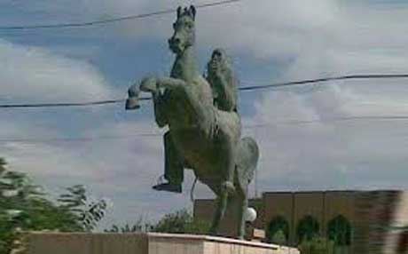 مجهولون يستولون على تمثال عمر المختار وسط العاصمة الليبية