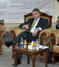 مسؤول ملف العراق الأسبق في مجلس الأمن القومي الأمريكي:فتوى السيد السيستاني مقدرة وعظيمة