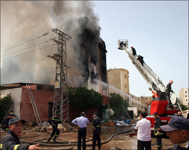 فرق الدفاع المدني تتمكن من اخماد حريق في سوق المكتبات في النجف الاشرف