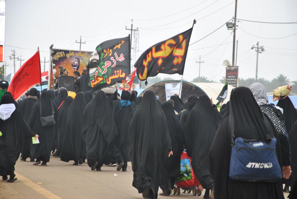 كيف يجددن الزينبيات ولائهن لعقيلة بني هاشم عليها السلام من خلال مشاركتهن في الزيارة الأربعينية (مصور)