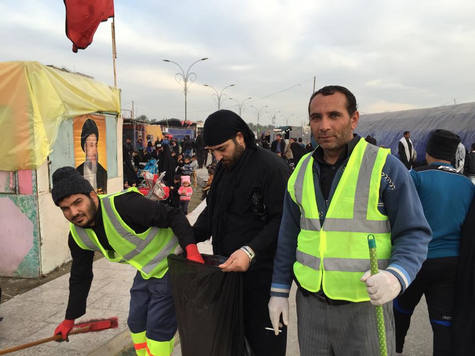 بالصور :بلدية طهران تشارك في تنظيف كربلاء