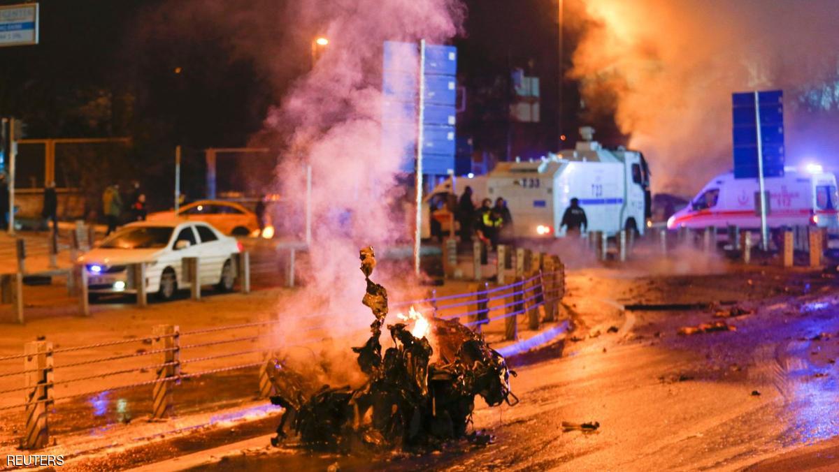 بالصور: عشرات القتلى والجرحى في هجوم انتحاري وسيارة مفخخة بإسطنبول