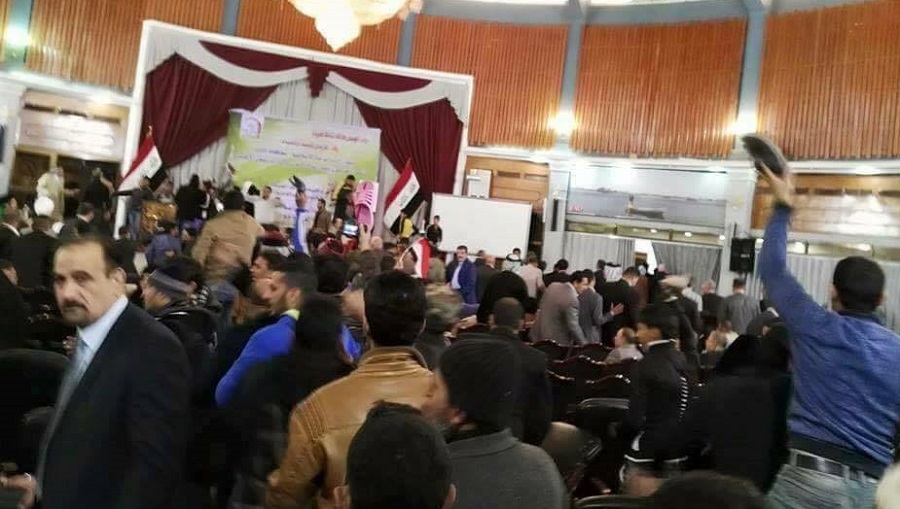 نائب عن دولة القانون يطلق النار على المتظاهرين في البصرة