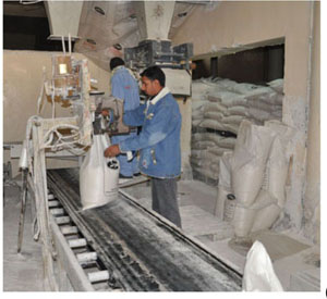 الزيوت النباتية تبرم عقدا مع وزارة التجارة لدعم البطاقة التموينية بـ (5000 ) طن من مادة الزيت السائل