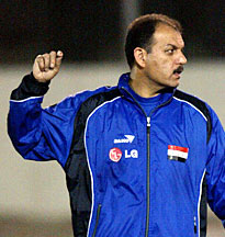 العراقي عدنان حمد في قائمة الفيفا لأفضل مدربي العالم