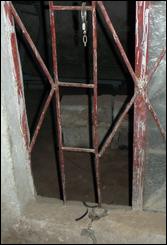 الجيش الاميركي يكشف مركز اعتقال وتعذيب كانت تستخدمه القاعدة في العراق