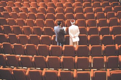 خبير اقتصادي: رواتب النواب والدرجات الخاصة ستكلف الدولة مستقبلا أكثر من ملياري دولار سنويا