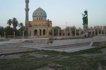 ازالة النصب الموجود في ساحة الفردوس واستبداله  بالجندي المجهول