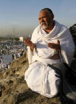 السلطات السعودية تحتجزحاجا عراقياً وتصر على عدم اطلاق سراحه !