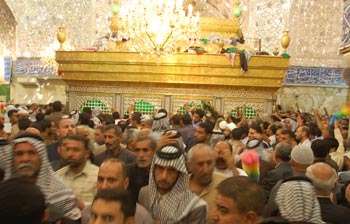 اكثر من مليون زائر يقصدون كربلاء لاداء مراسيم زيارة عرفة في العتبتين المقدستين وادارة العتبة تتخذ خطوات جديدة