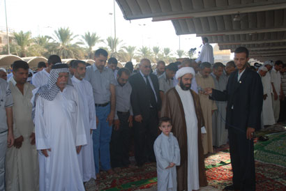 خطيب صلاة العيد بالصحن الحسيني يطالب الكتل السياسية باختيار الشخصيات الكفوئة والنزيهة للمناصب وتطوير العلاقات مع دول المنطقة