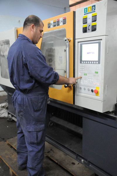 شركة النعمان العامة تؤهل معاملها وتعزز خطوطها الانتاجية بـ(5) مكائن جديدة