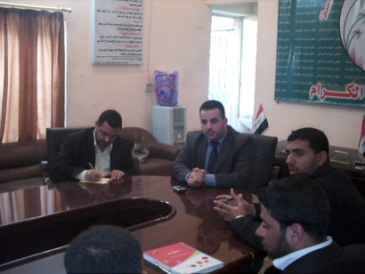 طلبة من جامعة كربلاء يطالبون اعضاء مجلس النواب بالمحافظة بزيارات ميدانية للتعرف على مشاكلهم