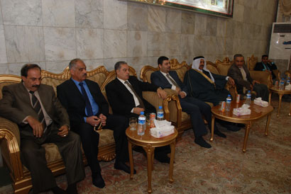 نوّاب من العراقية يزورون مرقد الإمام الحسين: قرارات مجلس السياسات العليا تكون ملزمة التطبيق بحصولها على نسبة (80%) أو بالإجماع