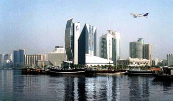 الإمارات تدرس منح مواطنيها خفضا في أسعار الغذاء والوقود