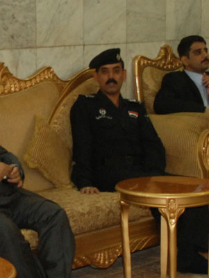 استيلاء على كميات من الاسلحة واعتقال مطلوبين بجرائم جنائية غربي كربلاء