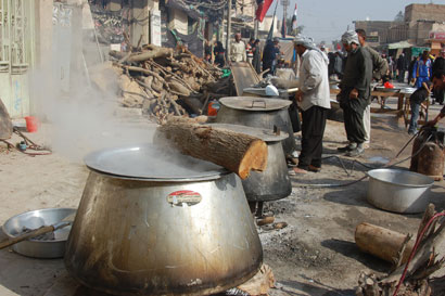 مواطنون يشيدون بدور المواكب الحسينية في خدمة الزائرين ويطالبون بعضها  الحفاظ على الأماكن العامة..