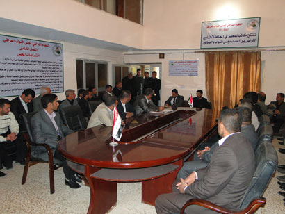 موظفون متعاقدون مع مفوضية كربلاء يطالبون نواب المحافظة بتثبيتهم على الملاك الدائم