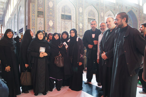 مسلمو بريطانيا يشاركون مراسيم اربعينية الامام الحسين في كربلاء (مصور)