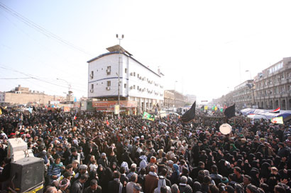 اشادة جماهيرية واسعة من داخل البلاد وخارجه بالخدمات التي تقدم للزائرين خلال زيارة الاربعين في كربلاء