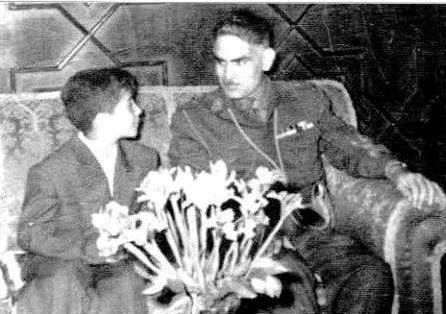 صورة ارشيفية للزعيم عبد الكريم القاسم مع مسعود البرزاني