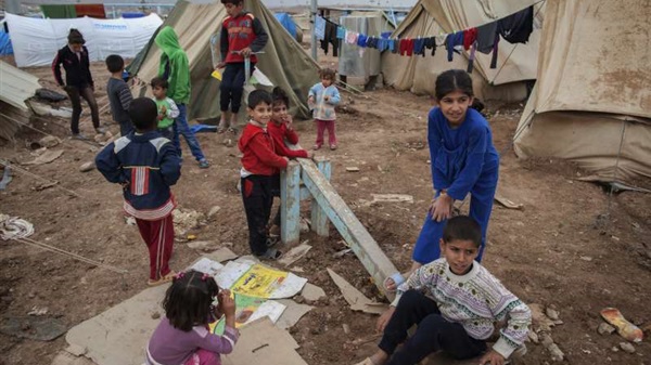 وزارة  الهجرة والمهجرين :  توزع أكثر من أربع ملايين لتر من النفط بين العوائل النازحة في اربيل