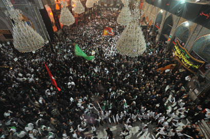 تربية كربلاء ومعلموها ينطلقون بمسيرة عاشورائية لمرقد الامام الحسين