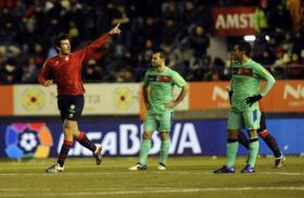 أوساسونا يقهر برشلونة ويقدم هدية للريال