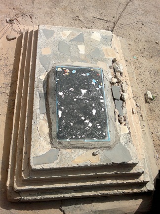 مجهولون يعبثون بقبر الشهيد اكرم الزبيدي (مصور)