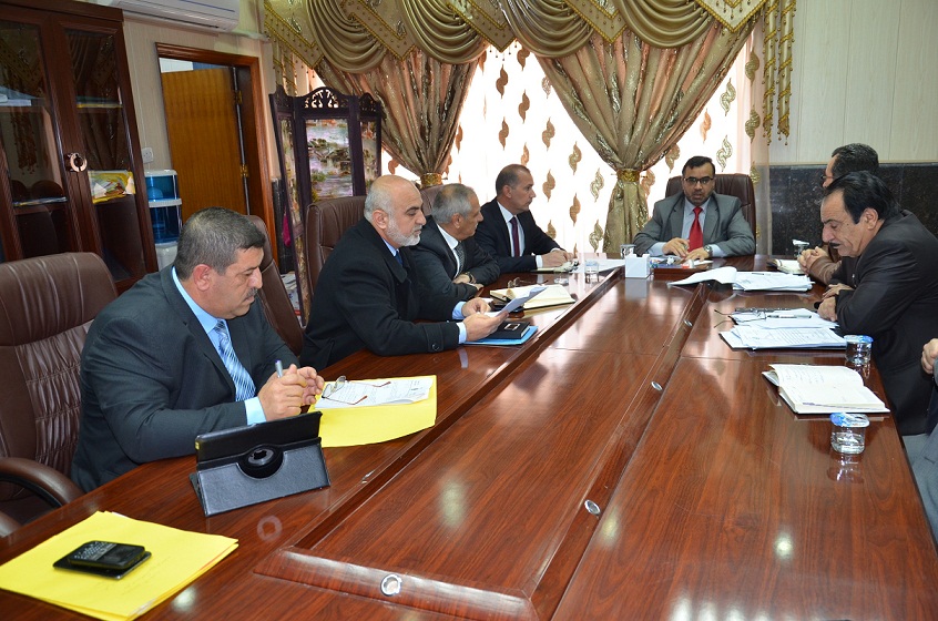 النائب الثاني لمحافظ نينوى يبحث زيادة  الاجور اليومية لعمال بلدية الموصل