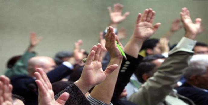 نائبة تكشف عن المصوتين على قانون التقاعد من النواب العراقيين