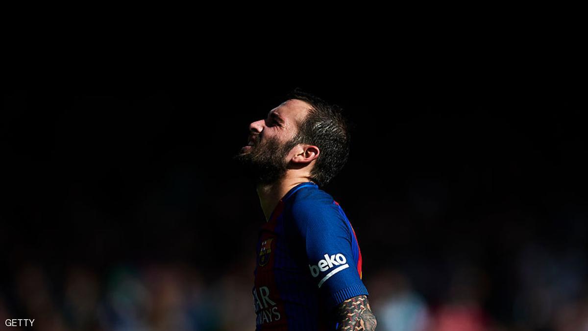 إصابة فيدال "تقتل" فرحة برشلونة