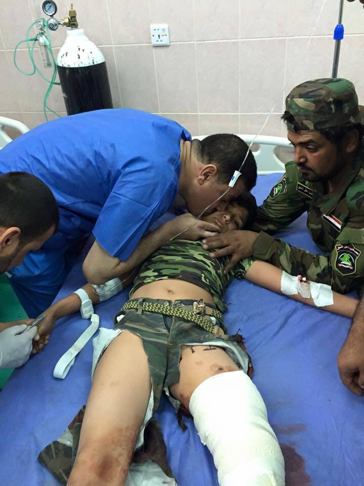 تطوع أطباء ومسعفين من كلية الطب في جامعة كربلاء لتقديم الخدمات العلاجية للقوات المسلحة والحشد الشعبي