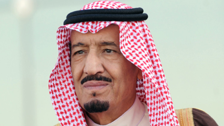 العاهل السعودي يعفي وزير الإسكان من منصبه