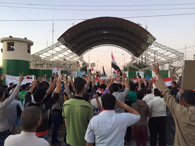 تظاهرات كربلاء تطالب بكشف الذمم المالية لمسؤولي الدولة وترفض تدوير الوزراء من وزارة لأخرى