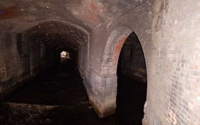 القوات العراقية تعثر على محطة قطار قديمة تحت الارض في الموصل