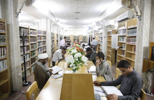 مكتبة الروضة الحيدرية تحتوي على قرابة (1400) عنوانا لمختلف الكتب المتخصصة بأمير المؤمنين بلغات متعددة .