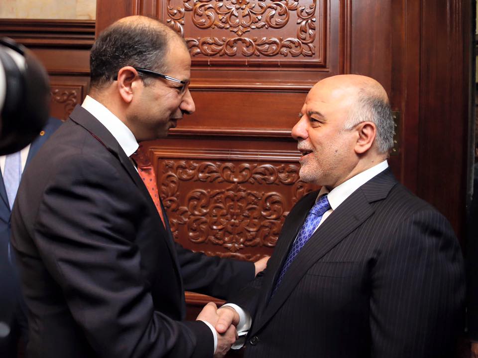 العبادي يصل الى البرلمان ويلتقي الجبوري