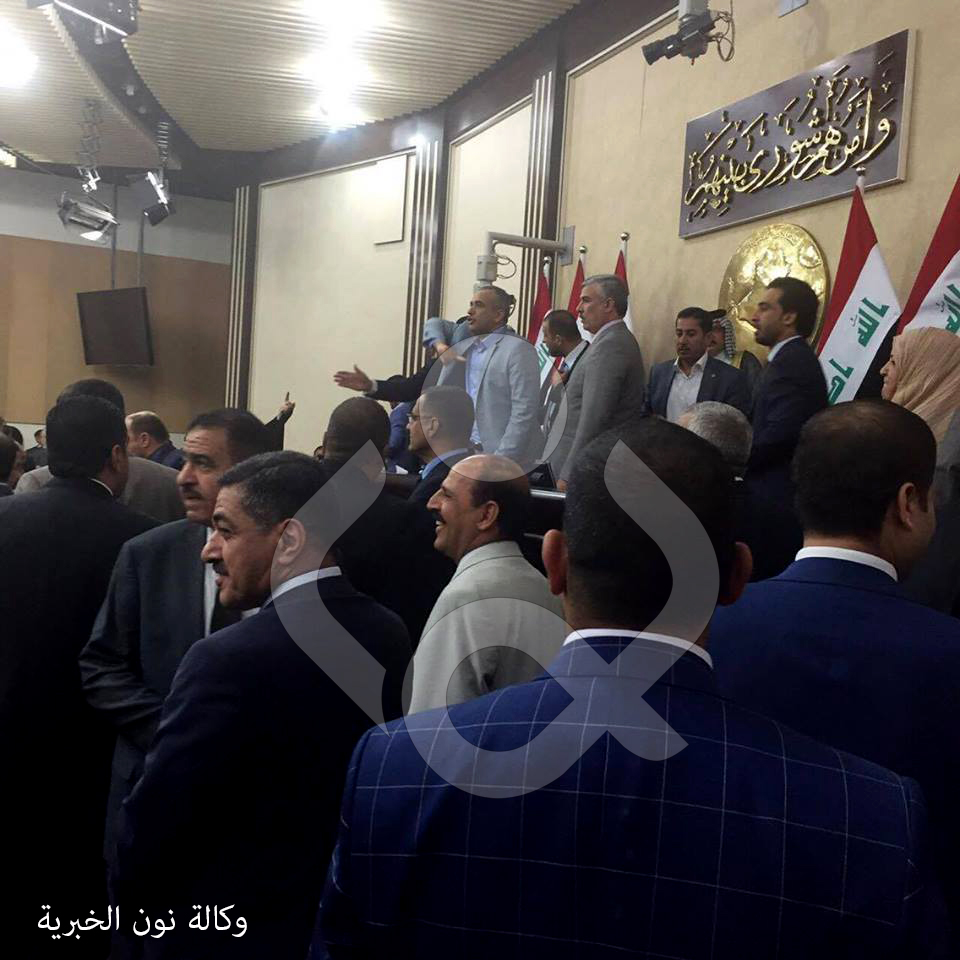 بالفيديو: فوضى داخل قاعة مجلس النواب بعد رفع جلسة البرلمان
